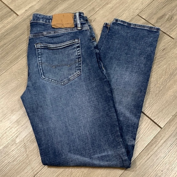 American Eagle Slim Straight Airflex+ Medium Wash Jeans size 30x32 - Picture 1 of 10